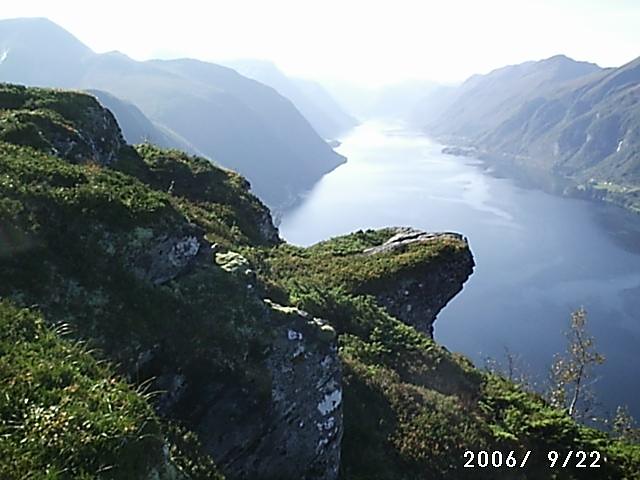 File:Fjellnabben Galten i Dalsfjorden.jpg