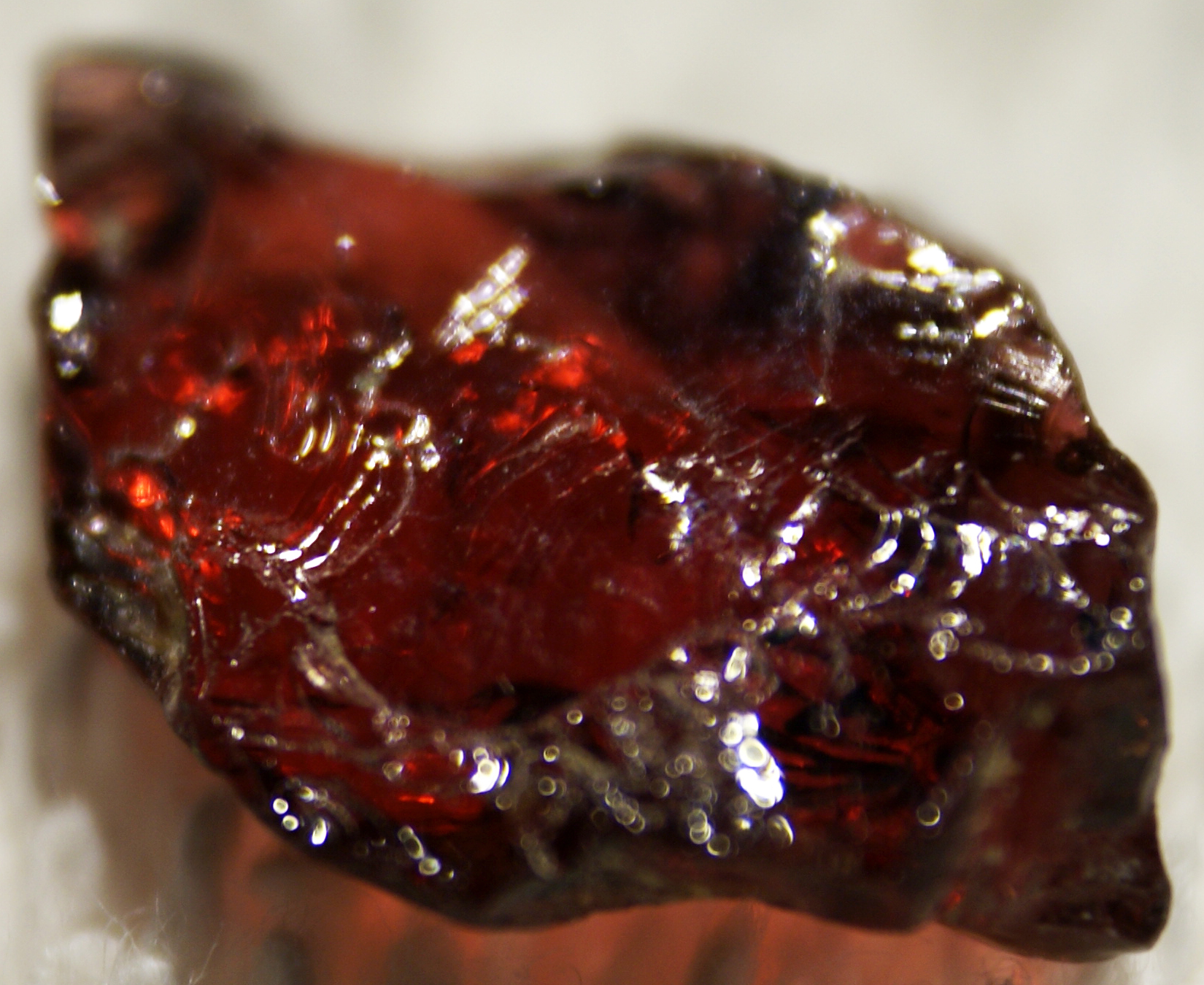 what is the luster of garnet