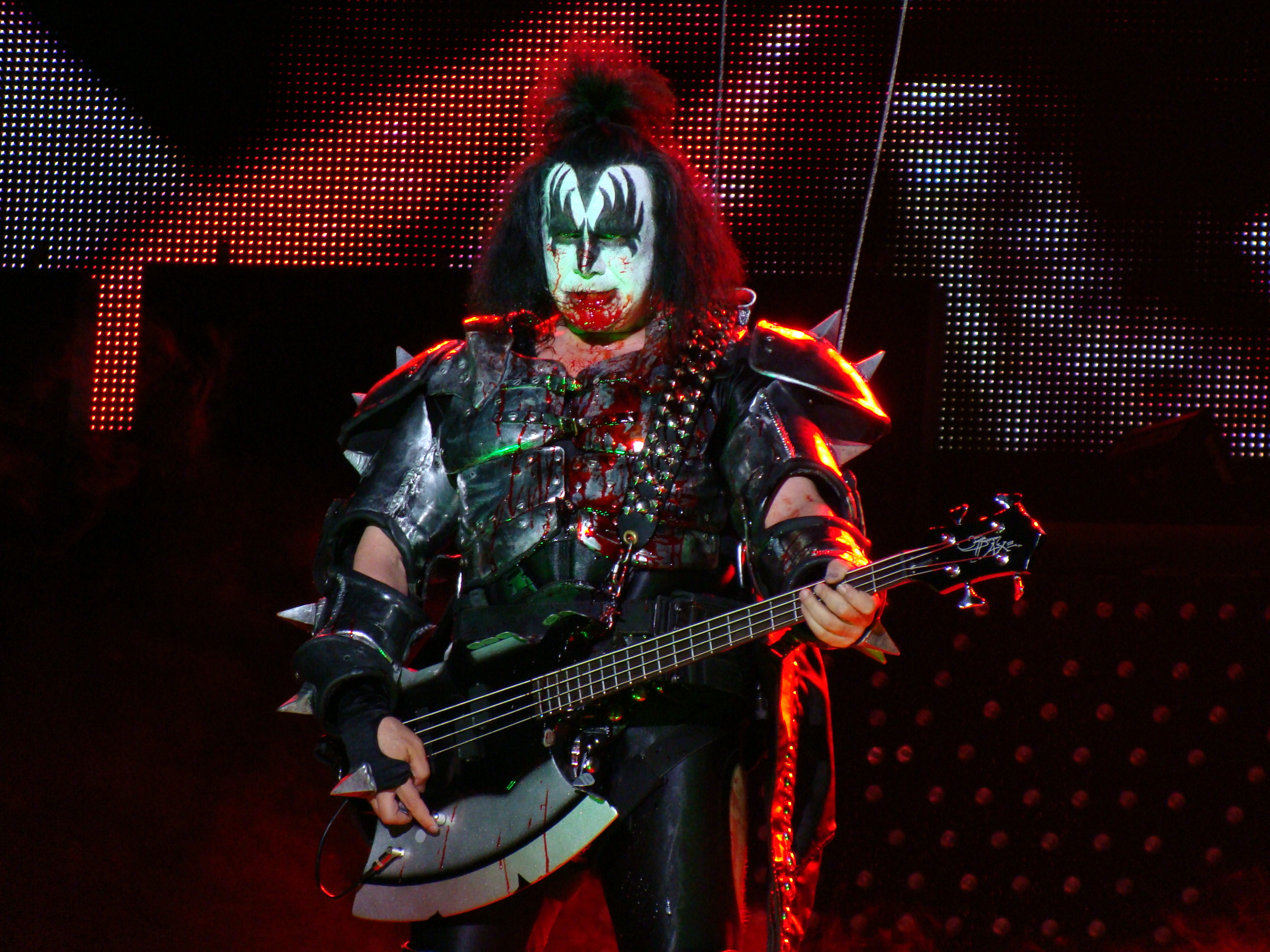 Gene_Simmons_-_Azkena_Rock_Festival_2010_8.jpg