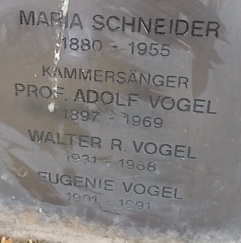 File:Grave Adolf Vogel, Beschriftung.jpg