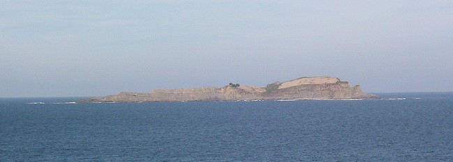 File:Isla de Izaro.jpg