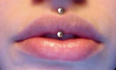 Medusa shop labret piercing