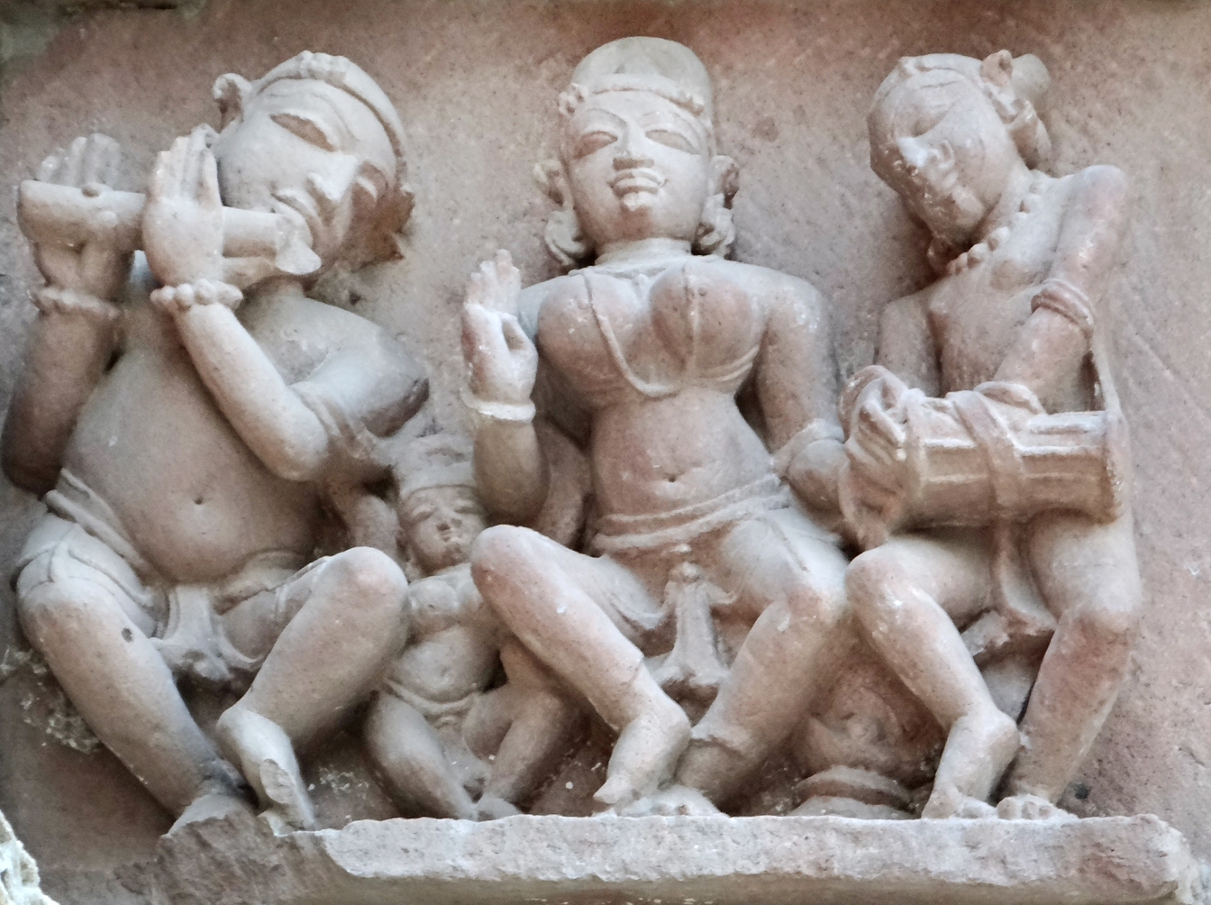 [Image: Le_temple_de_Parshvanath_%28Khajuraho%29...324%29.jpg]