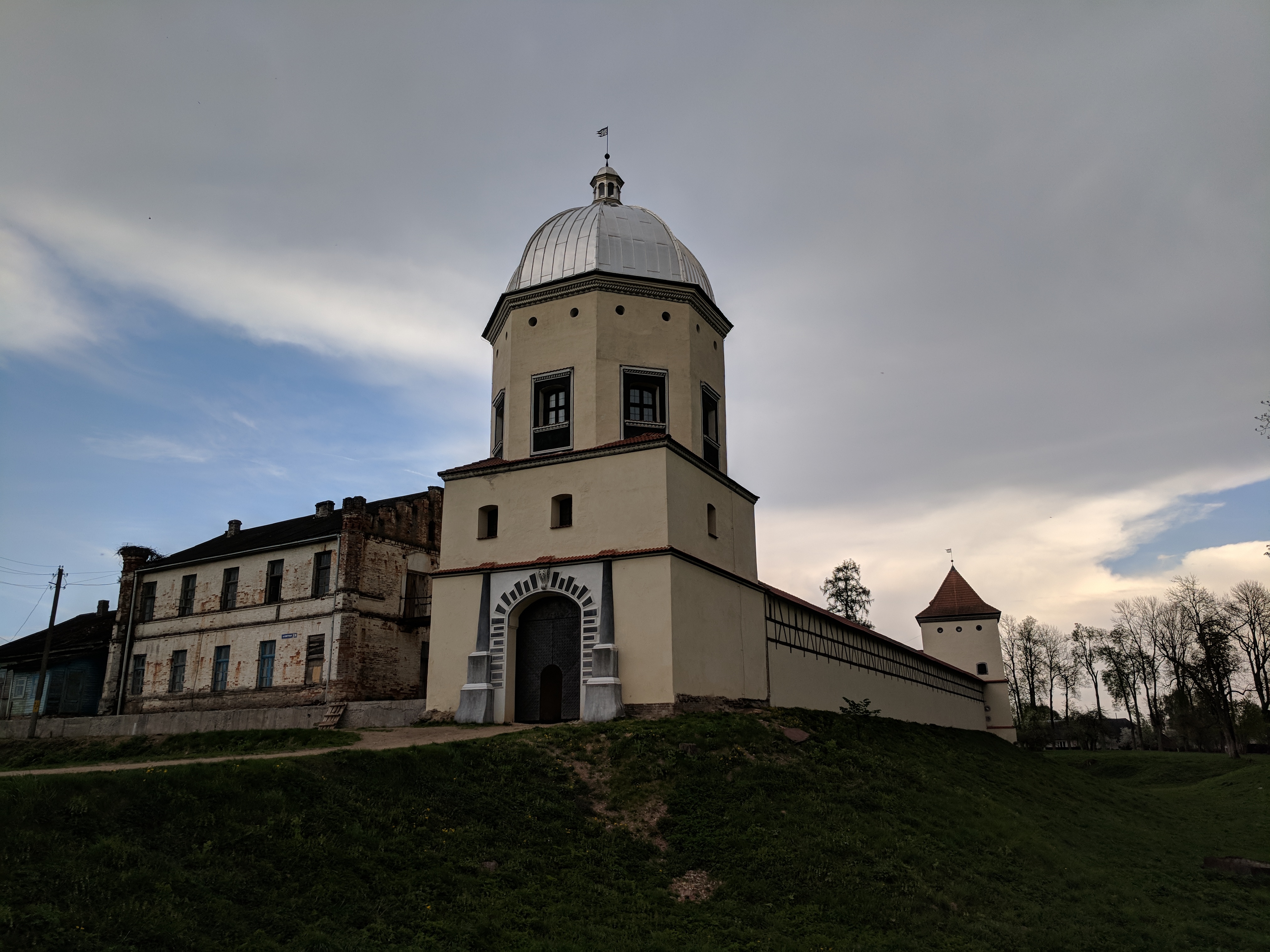 Замок в Любче, самый старый костел и забытая усадьба