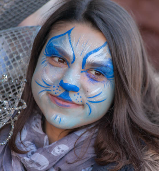 File:Lovely lass with a great face painting (8488696917).jpg