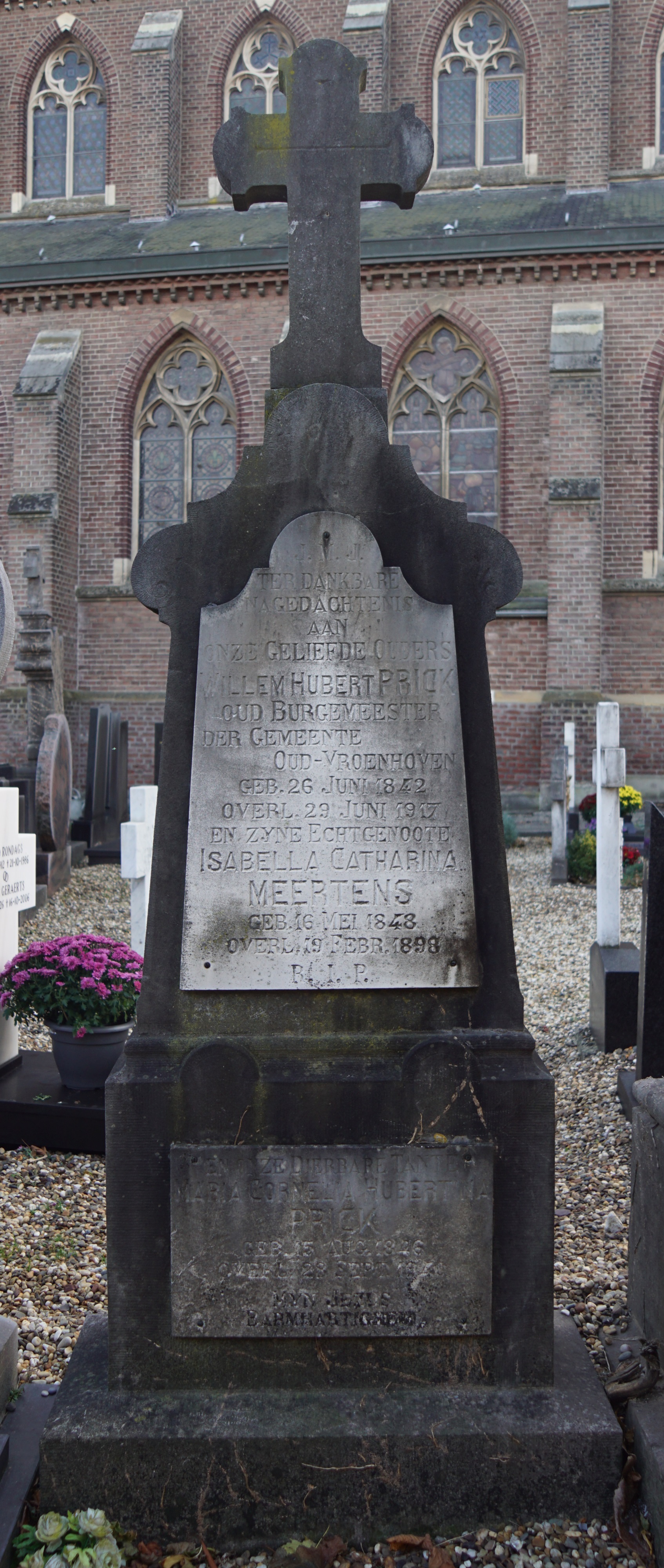Tandheelkundig Charlotte Bronte krassen File:Maastricht - kerkhof Wolder - graf Willem Hubert Prick, oud-burgemeester  Oud-Vroenhoven (geb 26 juni 1842, overl 29 juni 1917) 20201107.jpg -  Wikimedia Commons