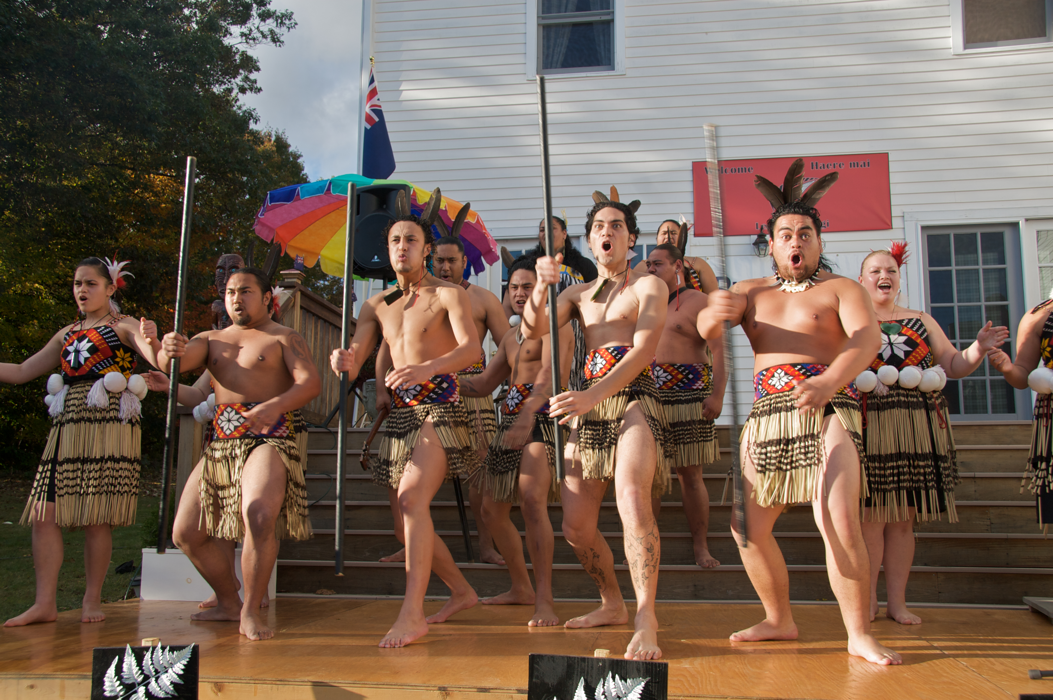 Maori_dancers.jpg