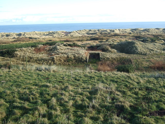 File:Menie links - geograph.org.uk - 612791.jpg