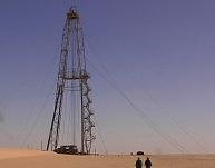 A test Oil well in the Tenere desert in January 2008. Niger 2008 oilrig.jpg