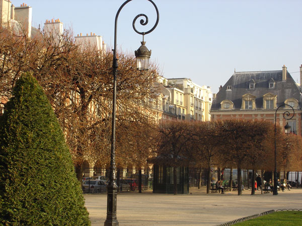 File:Place des Vosges01.jpg