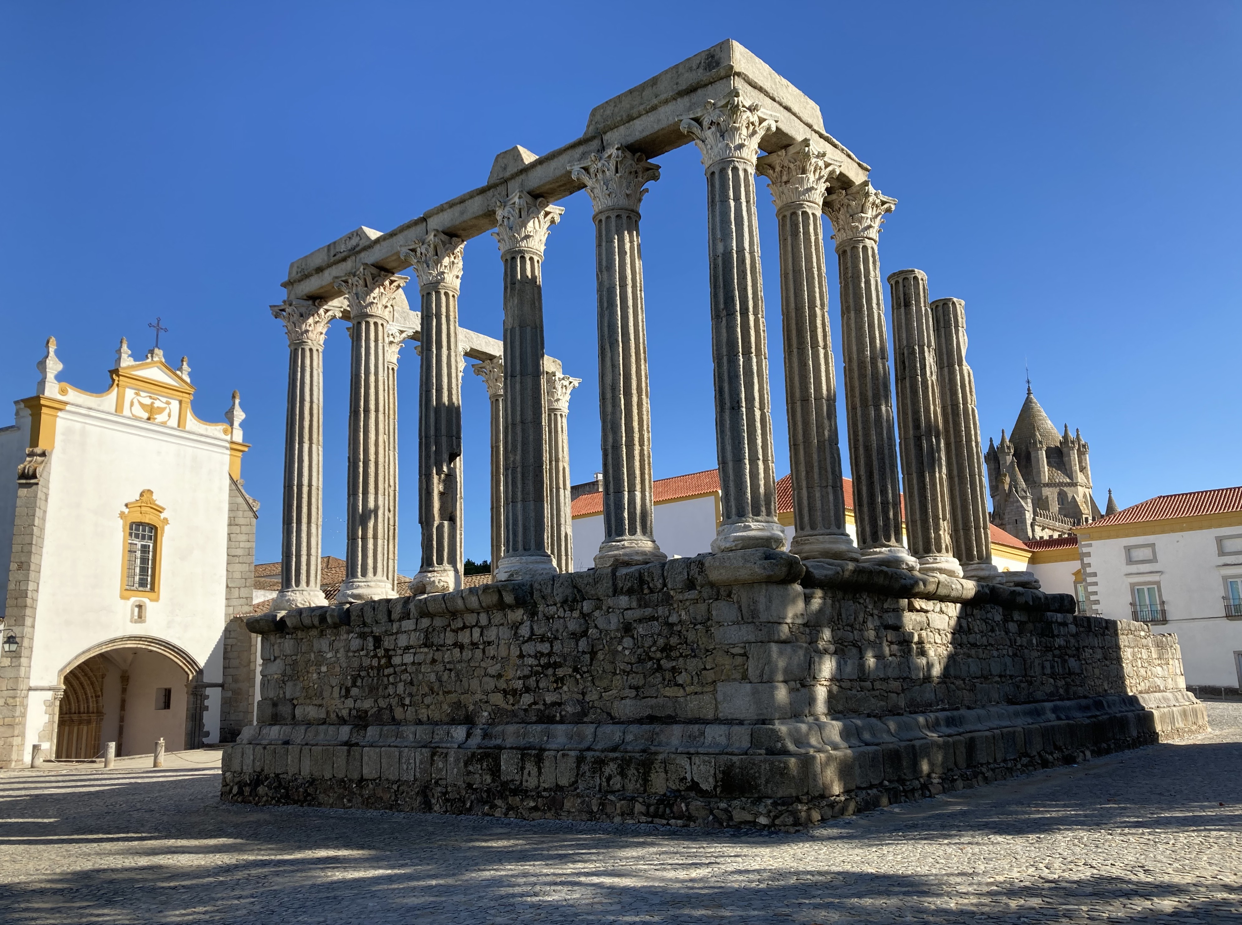 Roman temple. Эвора.