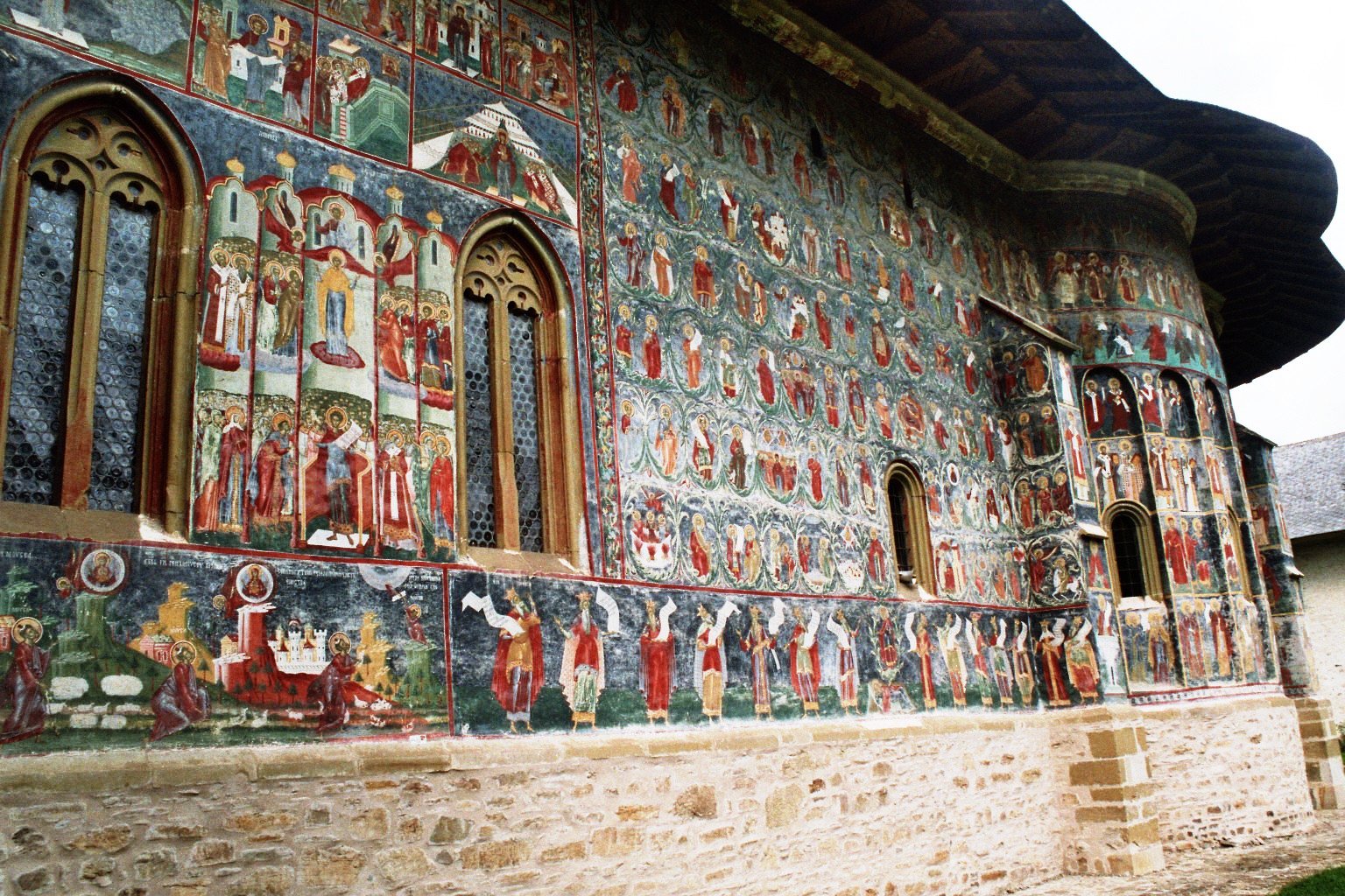 File:Romania Suceviţa monastery 7.jpg - Wikimedia Commons