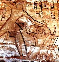 Ramses III slaat de Zeevolken neer (reliëf op de tempel van Ramses III).