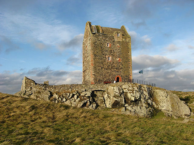 File:Smailholm Tower - geograph.org.uk - 625921.jpg