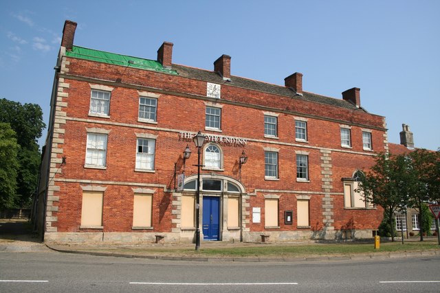 File:The Greyhound Inn - geograph.org.uk - 197054.jpg