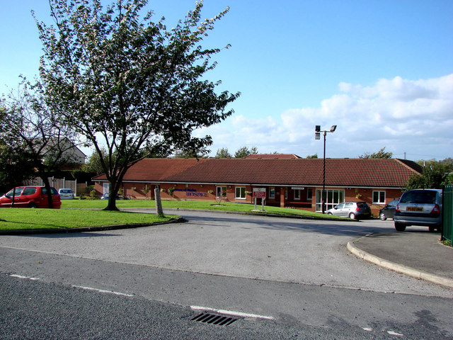 File:The Prince of Wales Hospice, Halfpenny Lane, Pontefract - geograph.org.uk - 254360.jpg