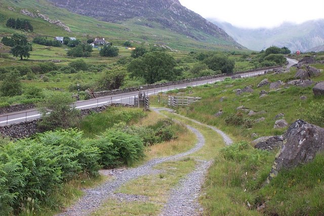 File:Track to Tal y Braich Uchaf - geograph.org.uk - 222579.jpg