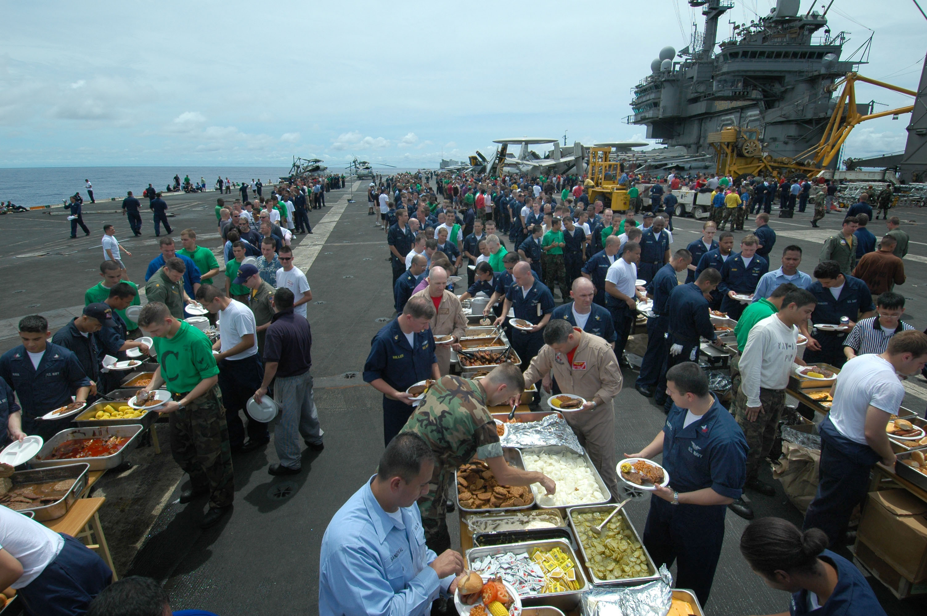 File:US Navy 050805-N-8492C-001 Sailors relax and enjoy a steel 