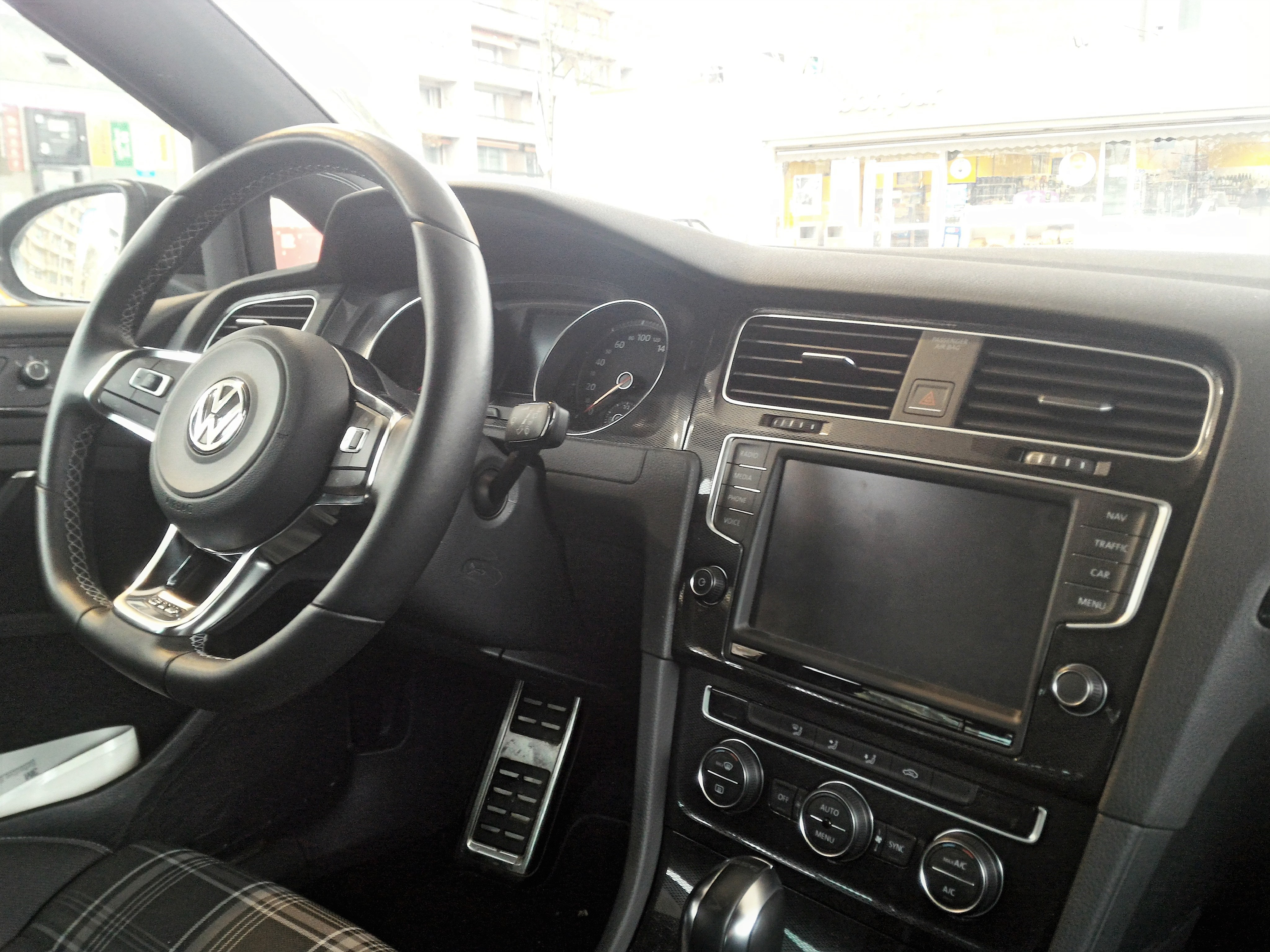 File:Volkswagen Golf 7 (before facelift) interior - GTD version.jpg -  Wikimedia Commons