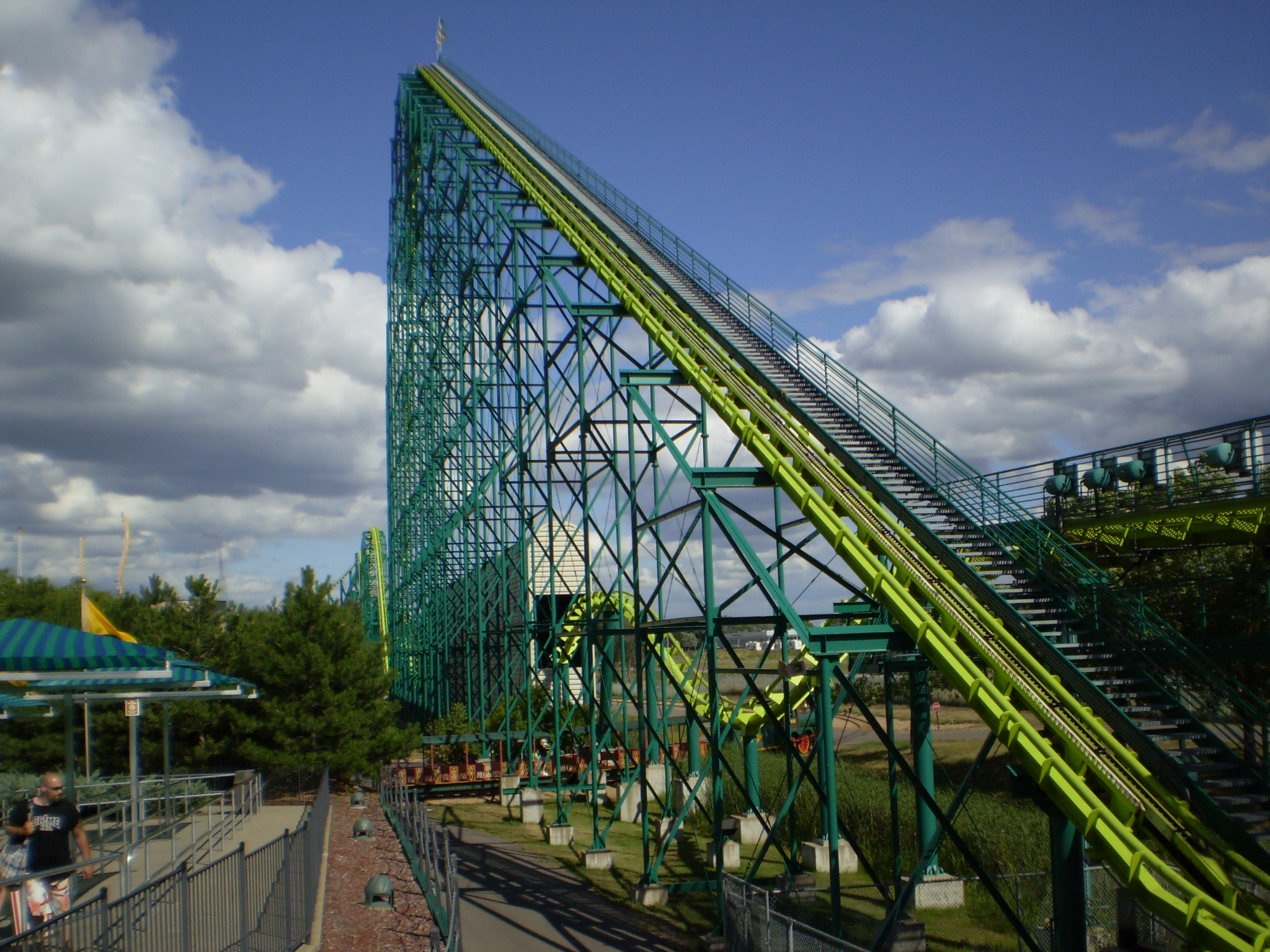 Fourth-dimension roller coaster - Wikipedia