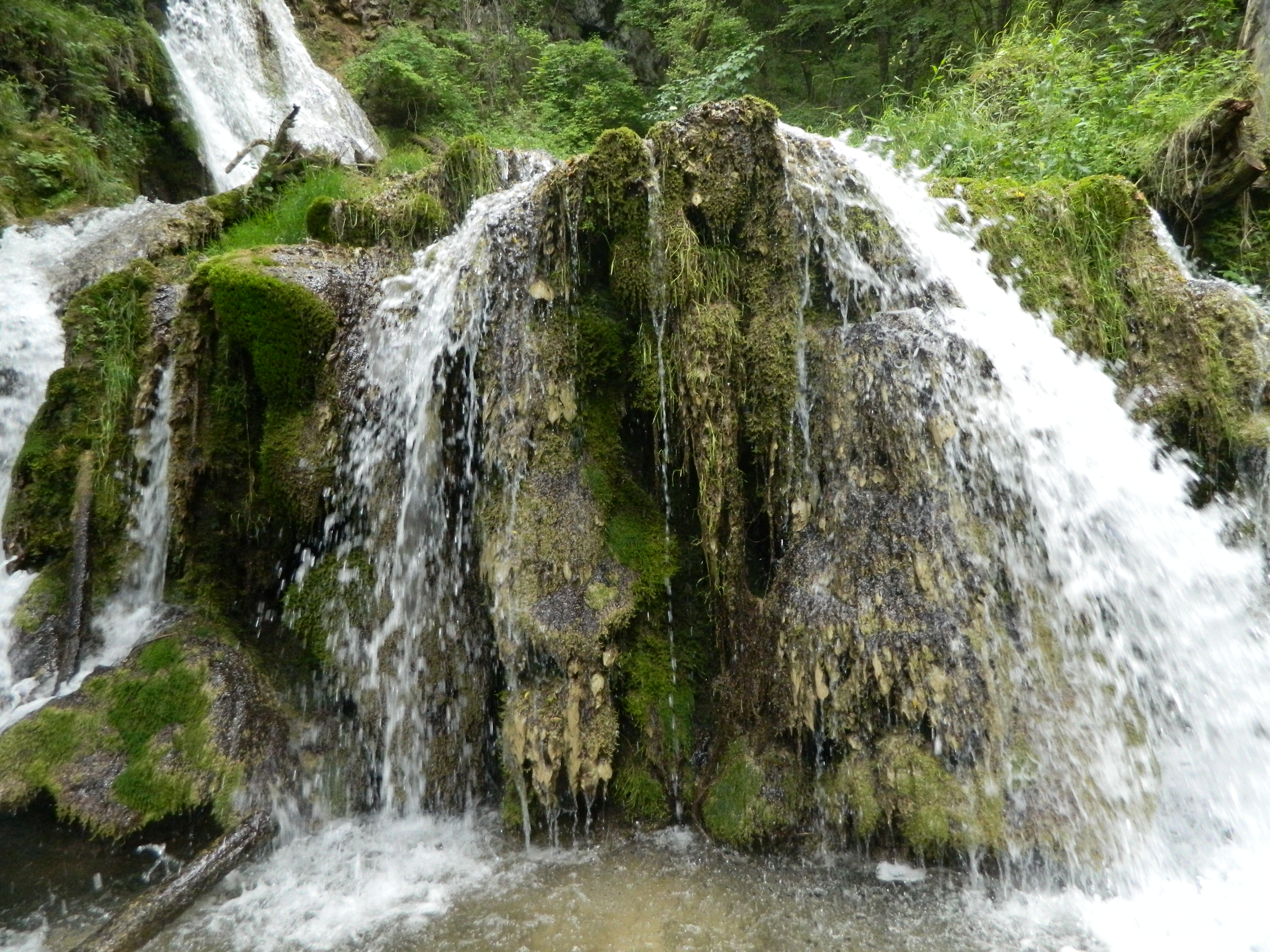 Водопад асилан