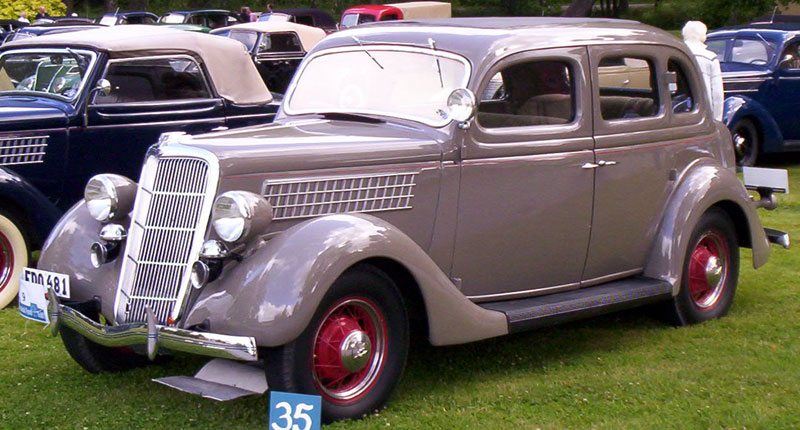 1935_Ford_Model_48_730_De_Luxe_Fordor_Touring_Sedan_2.jpg