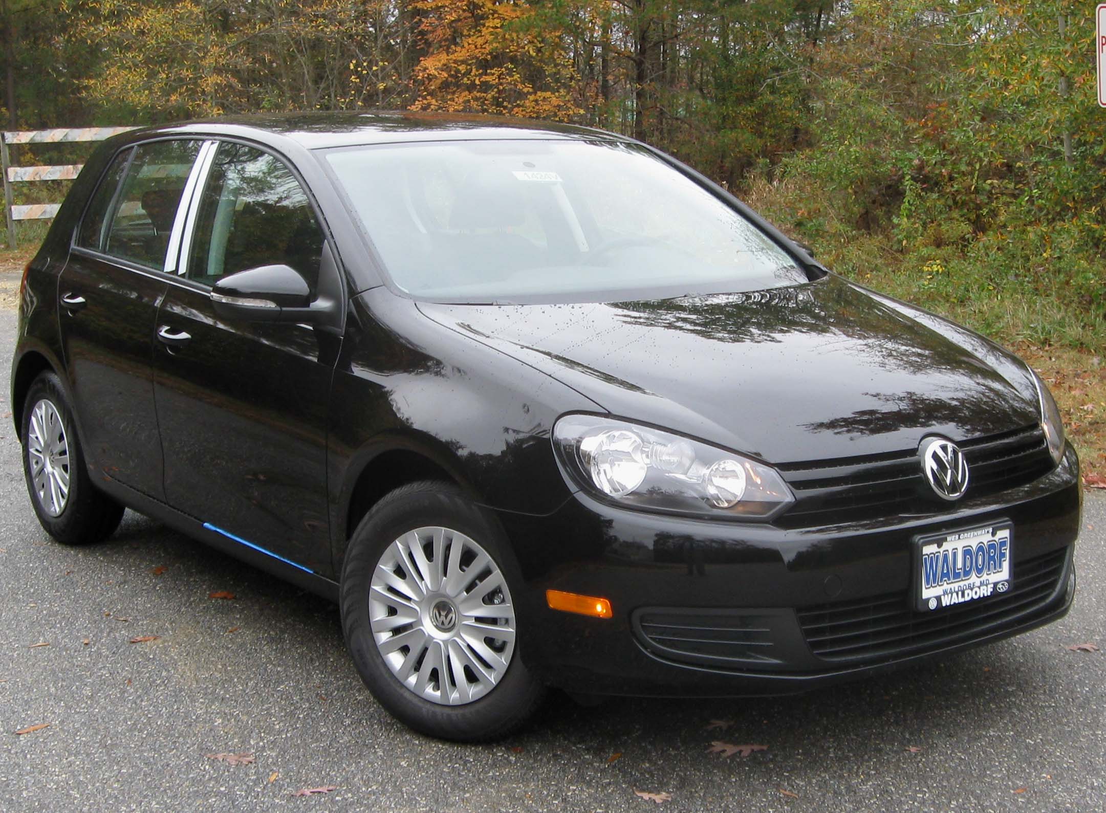 File:2010 Volkswagen Golf 4-door -- 10-31-2009.jpg - Wikimedia Commons