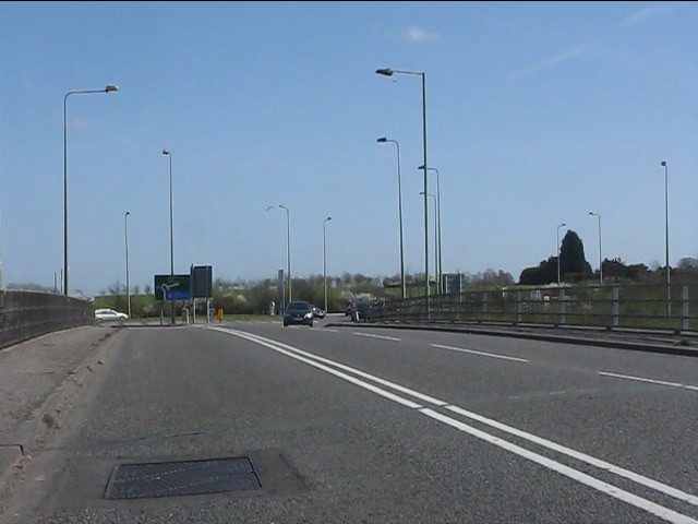 File:A418 bridge, M40 junction 8 - geograph.org.uk - 2896037.jpg