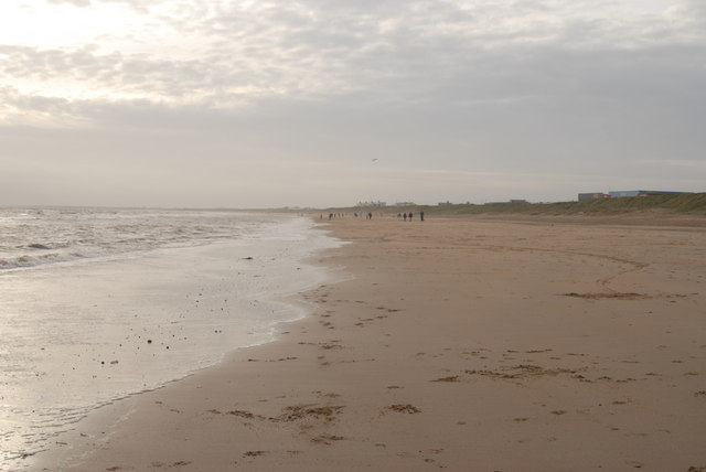 File:Bridlington South Beach, Looking South - geograph.org.uk - 538282.jpg