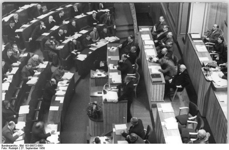 File:Bundesarchiv Bild 183-08072-0001, Berlin, 21. Volkskammer-Plenarsitzung.jpg