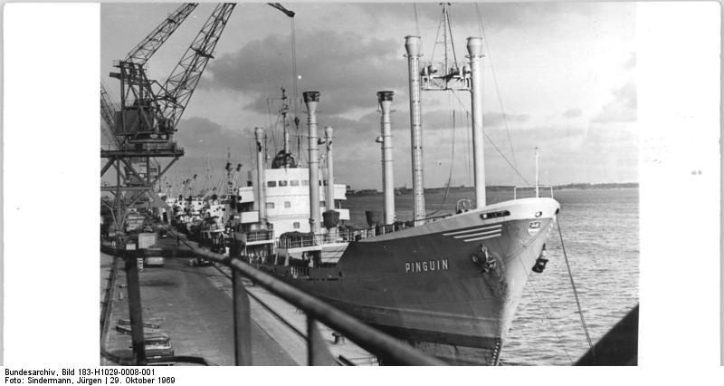 File:Bundesarchiv Bild 183-H1029-0008-001, Rostock, Überseehafen, Frachtschiffe am Pier.jpg