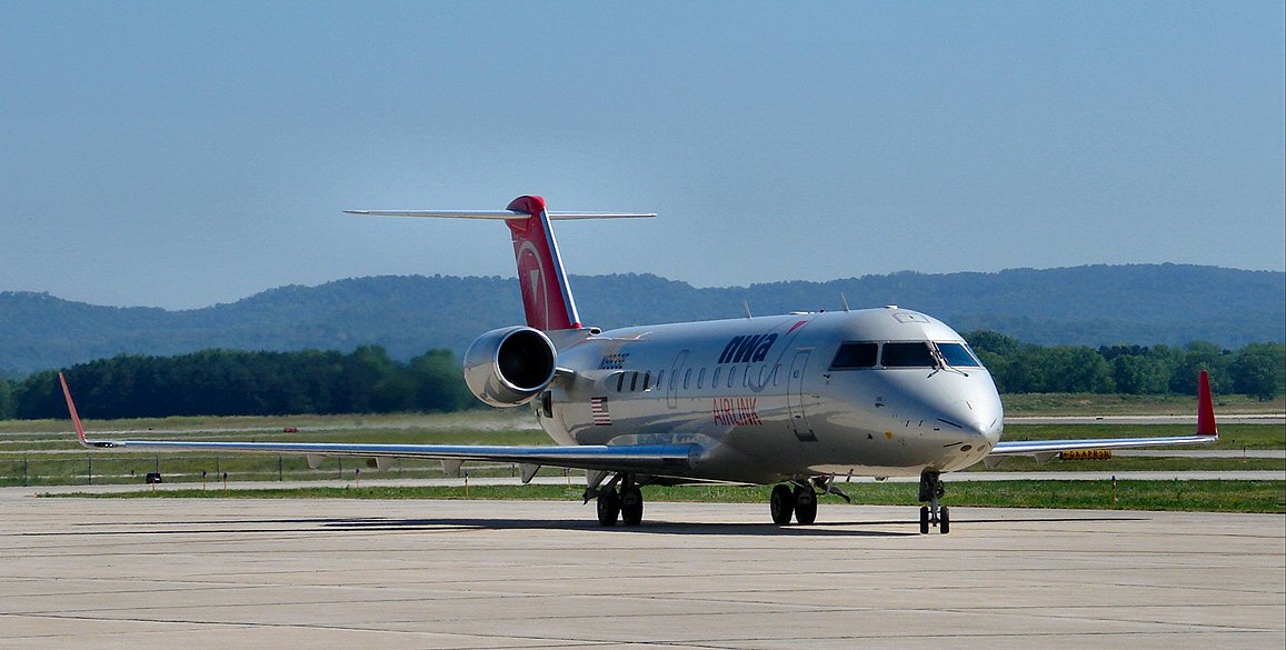 CRJ-200 at LSE (293092337).jpg