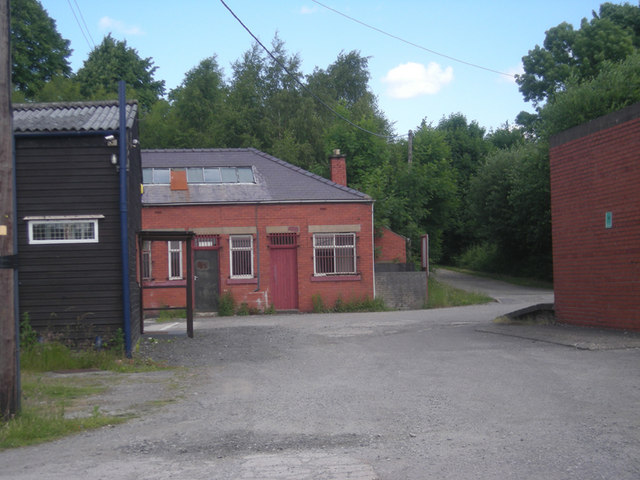 File:Disused buildings - geograph.org.uk - 846500.jpg