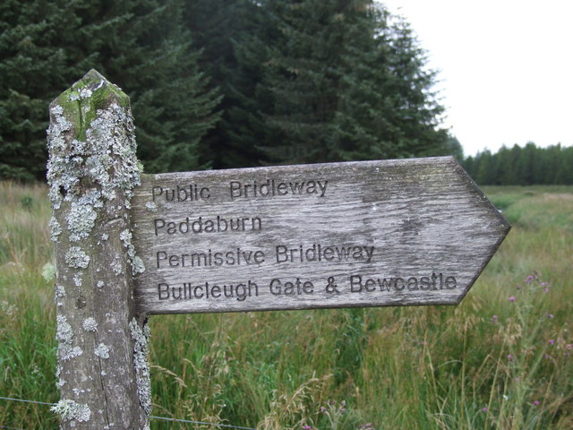 File:Footpath Sign - geograph.org.uk - 528363.jpg