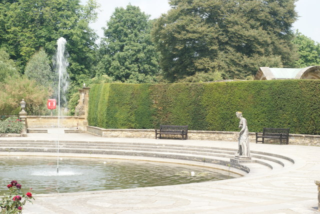 Fountain at Hever Castle, Hever, Kent - geograph.org.uk - 1382804