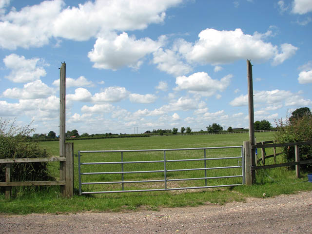 File:Gate into a paddock - geograph.org.uk - 1385745.jpg
