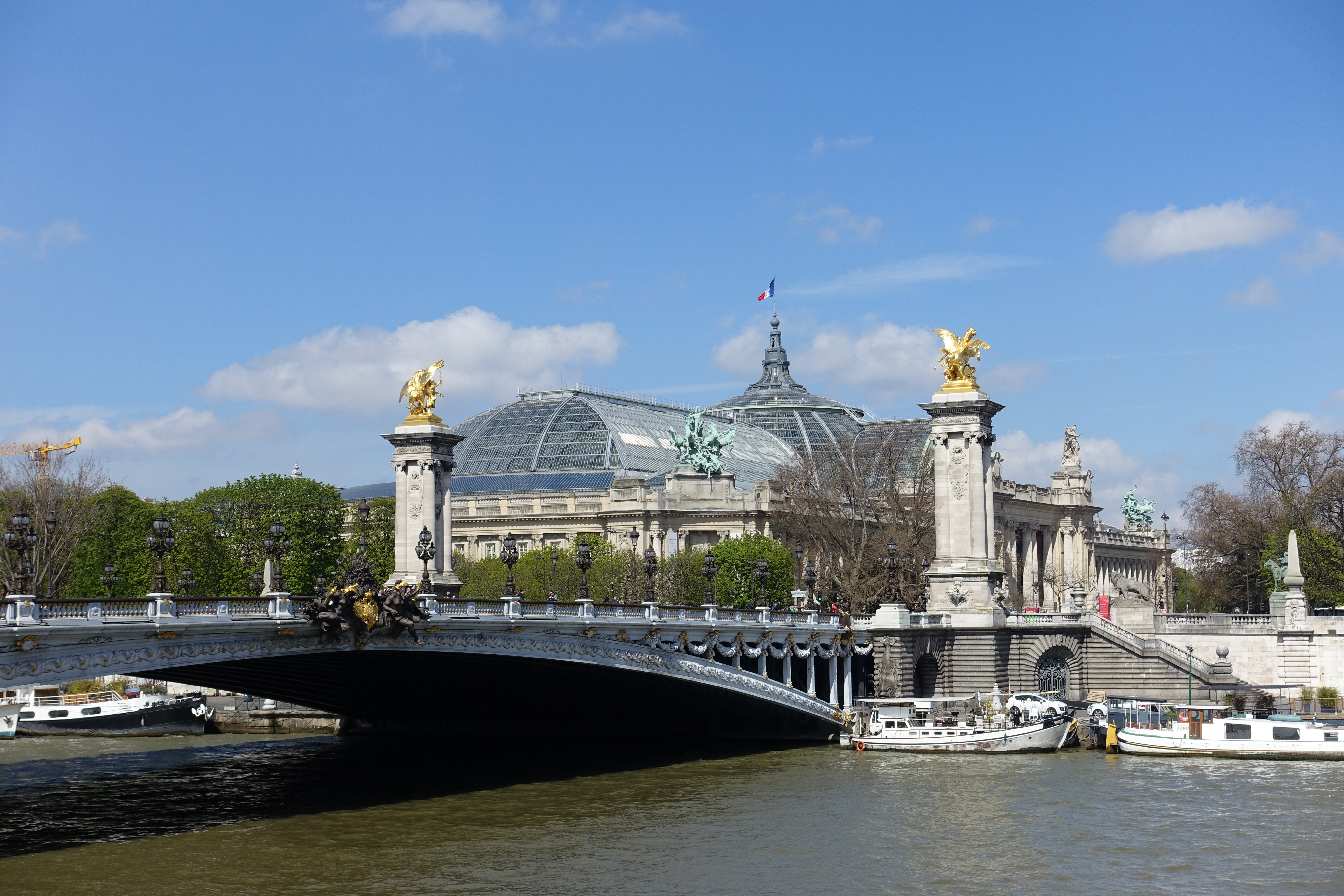 Париж 10. Grand Palais Pont Alexandre III. The-Grand-Palais и мост Александра 3 Париж. Надпись Pont Alexandre III. Надпись Pont Alexandre 3.