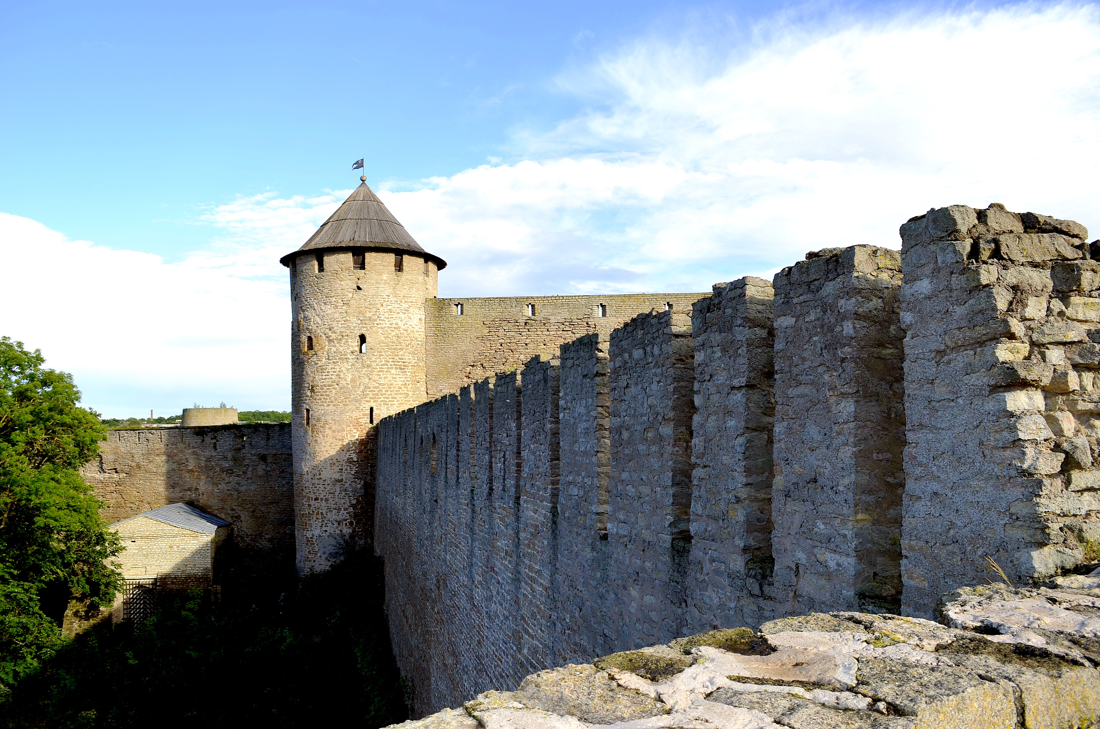 Главная башня в замке 6 букв сканворд