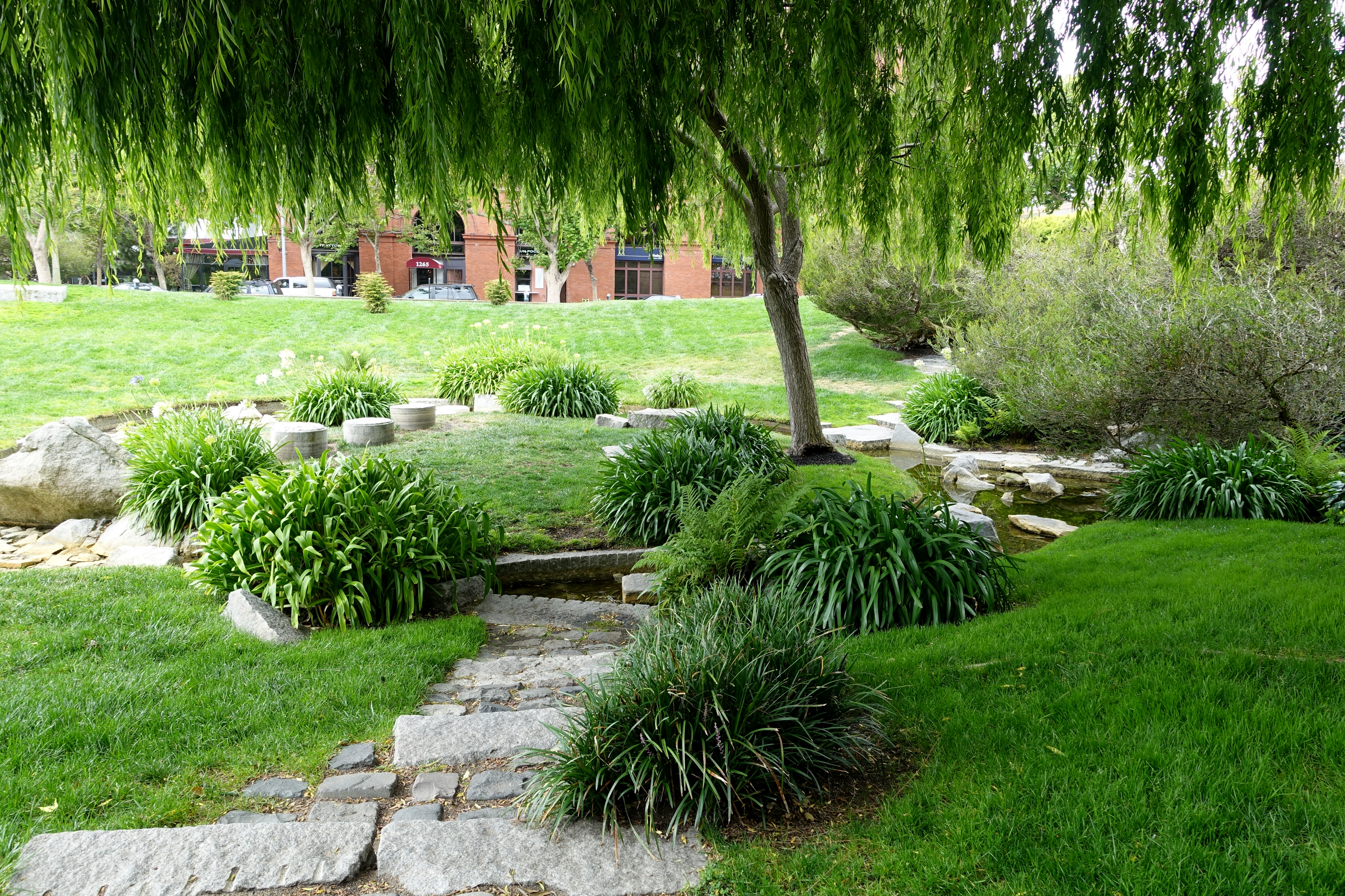 File:Levi's Plaza Park - San Francisco, CA  - Wikimedia  Commons