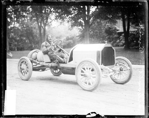 ファイル:Louis Chevrolet in a Buick s055205.jpg