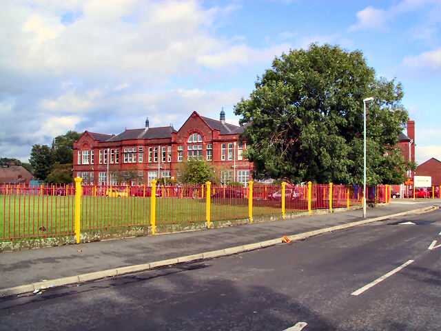 File:Old Hall Drive Primary School - geograph.org.uk - 59723.jpg