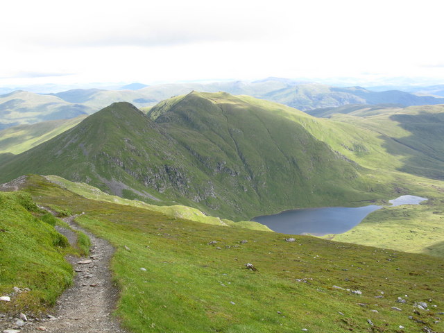 File:Path leading North from the Summit of Ben Lawers - geograph.org.uk - 1417085.jpg