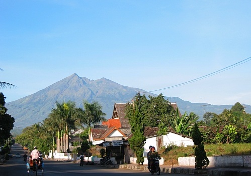 File:Pemandangan Merbabu dari Kota Salatiga (2).jpg