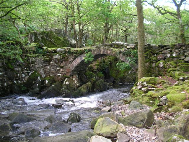 File:Pont Cwm-yr-Afon - geograph.org.uk - 232241.jpg