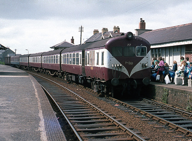 File:Train entering Castlerock station - geograph.org.uk - 2426883.jpg