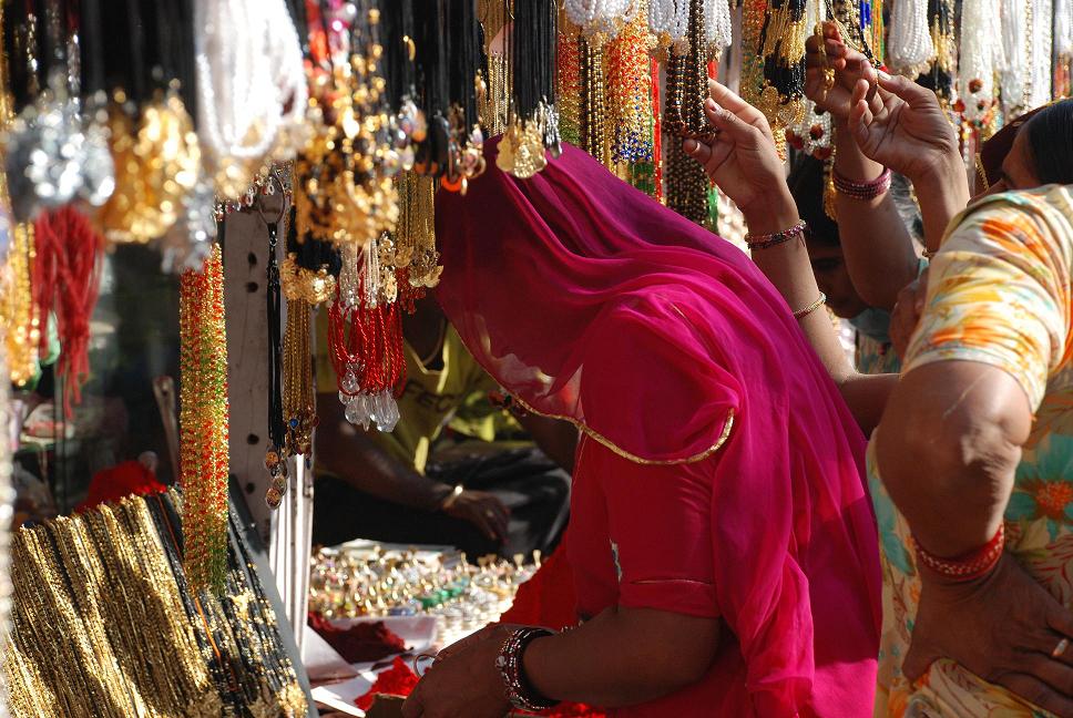 File:Women shopping at Pushkar Camel Fair.jpg - Wikimedia Commons.