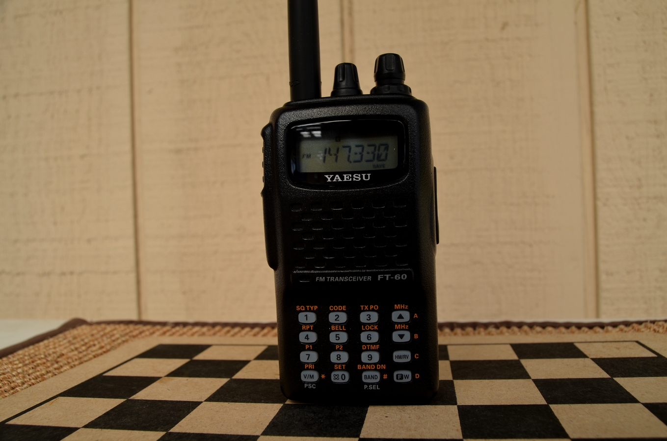 File:Yaesu FT-60 (12424682354).jpg - Wikimedia Commons