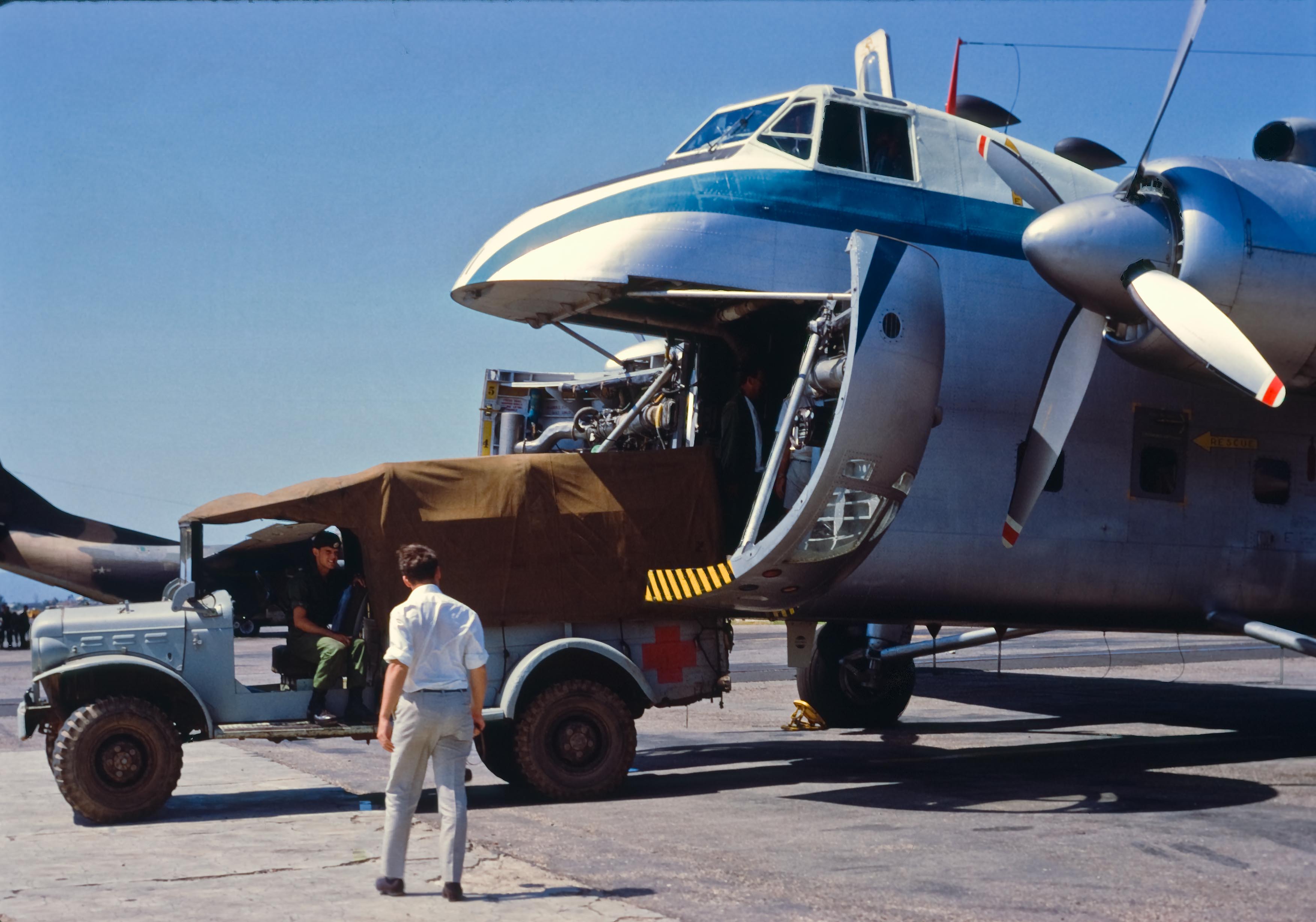 Tai 3. Bristol Freighter. Самолет Bristol Bombay. Bristol 411. Bristol 411 Series 4.