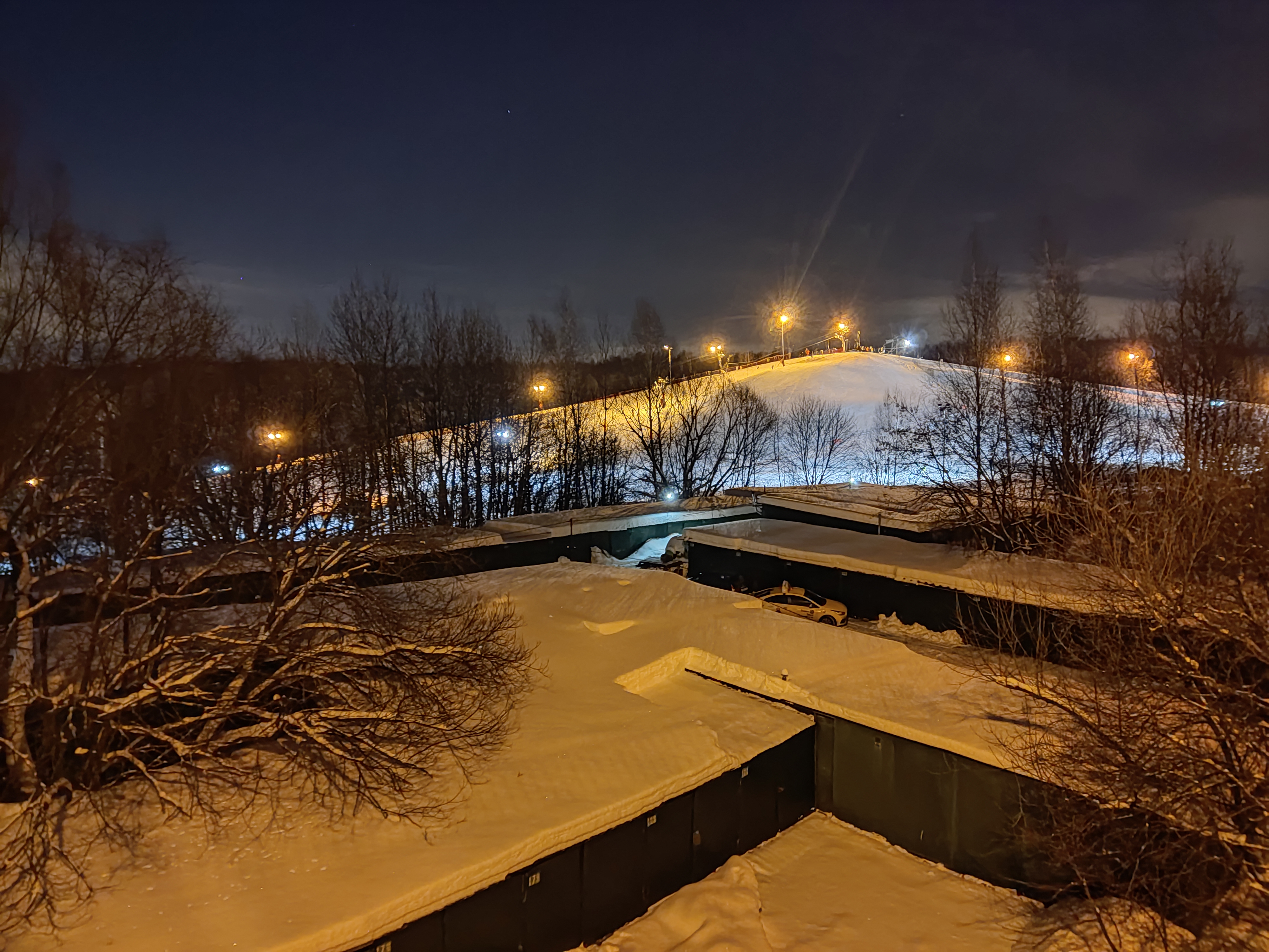 Смс ясенево. Ясенево зимой. Ясенево зима. Где в Ясенево освещенные дорожки зимой.