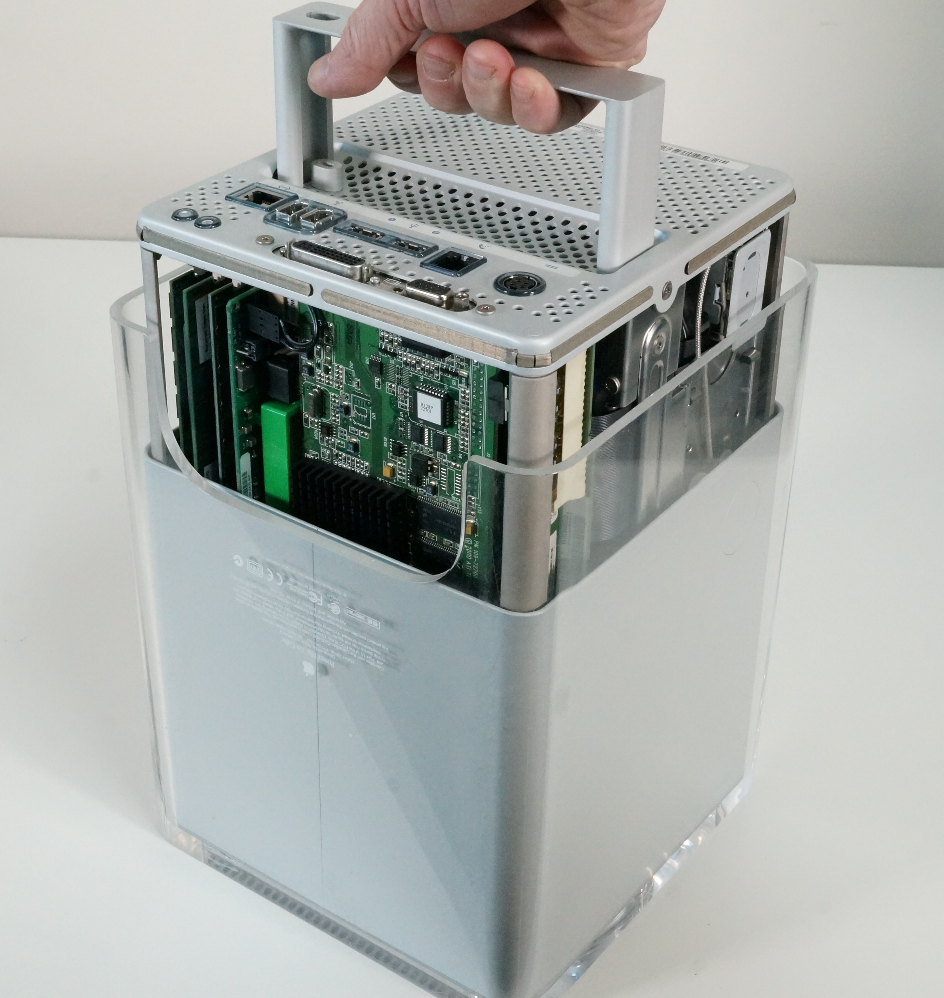 File:Apple Power Mac G4 Cube - Handle.jpg - Wikimedia Commons